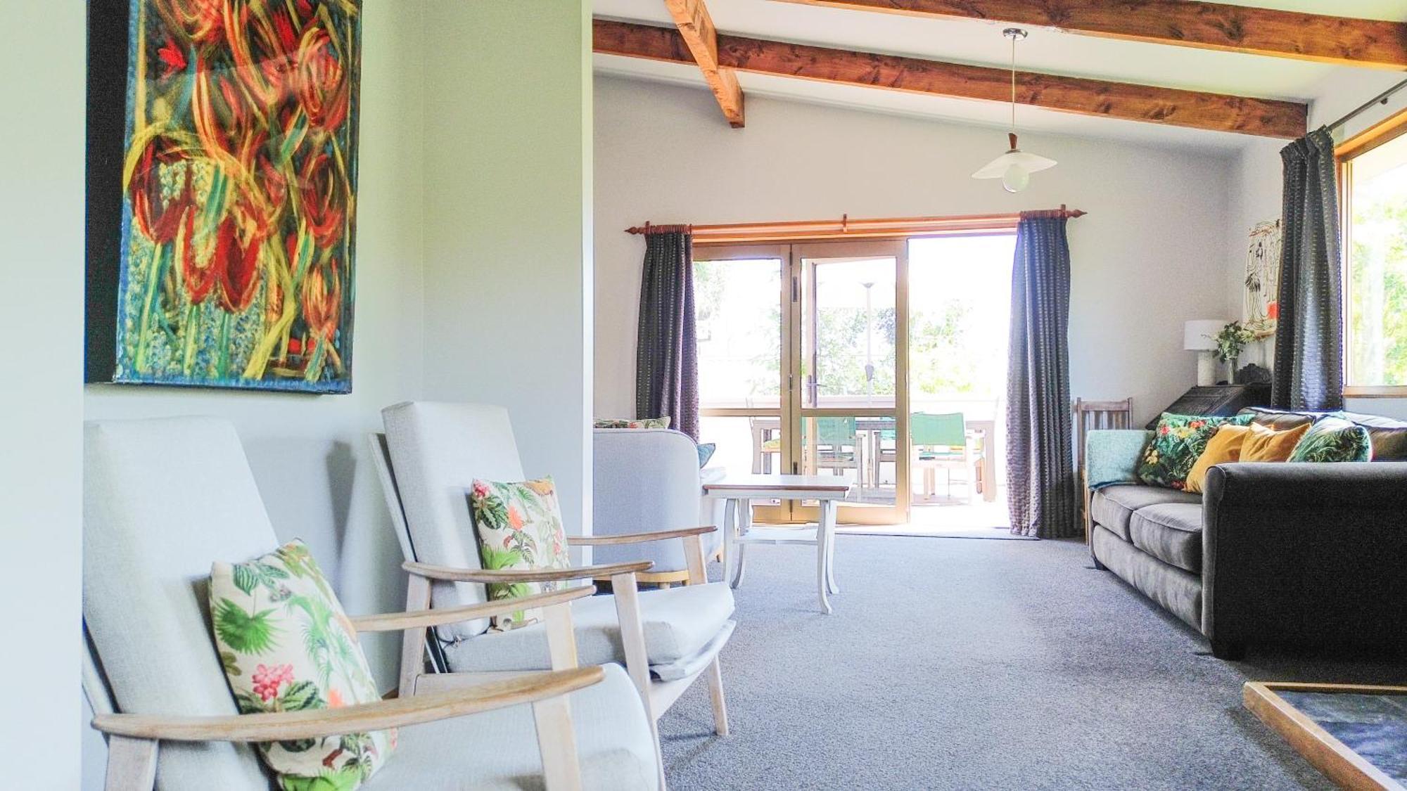Large, Comfy, Stylish Apartment Havelock North Exterior photo